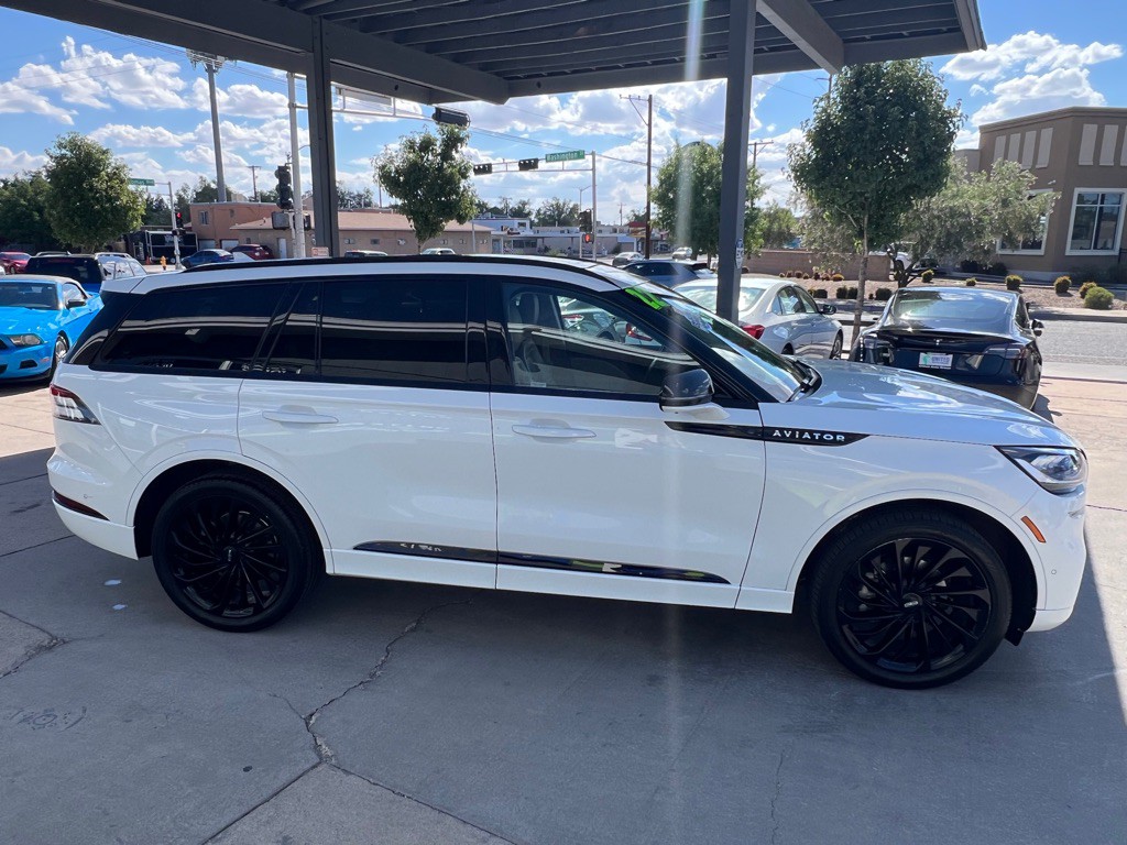 2022 Lincoln Aviator Image 4