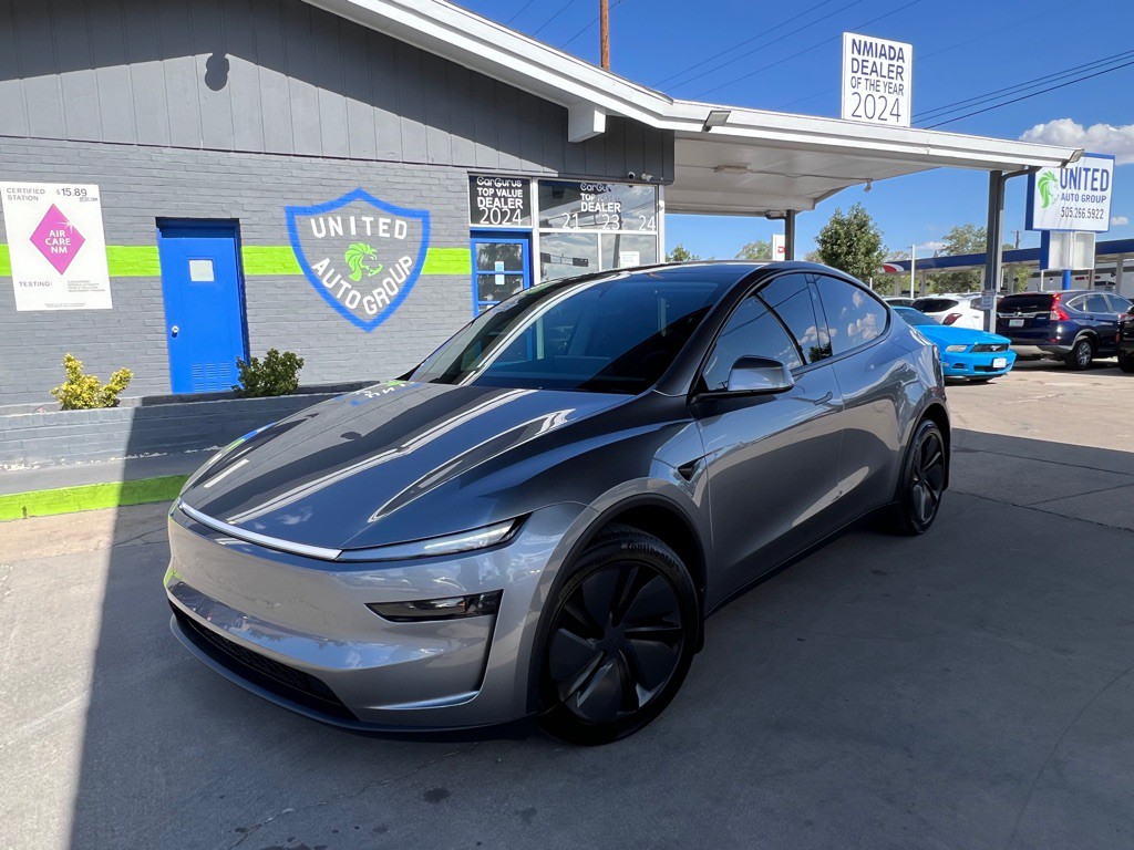 2026 Tesla Model Y Image 1
