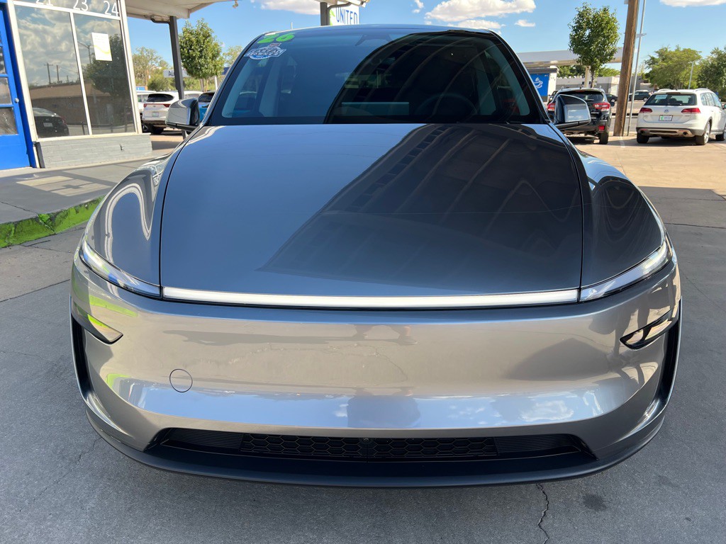 2026 Tesla Model Y Image 2