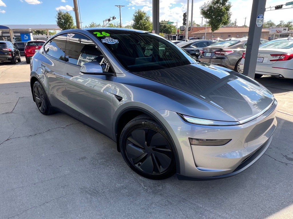 2026 Tesla Model Y Image 3