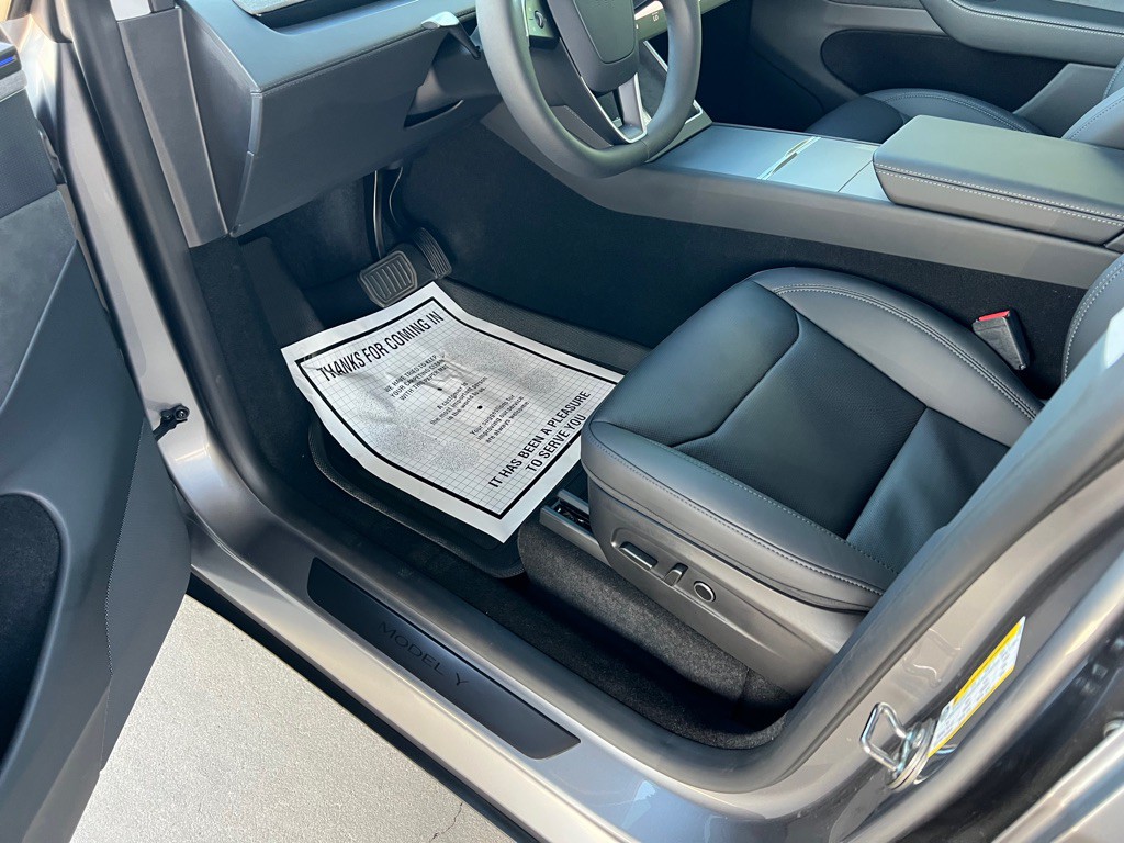 2026 Tesla Model Y Image 11