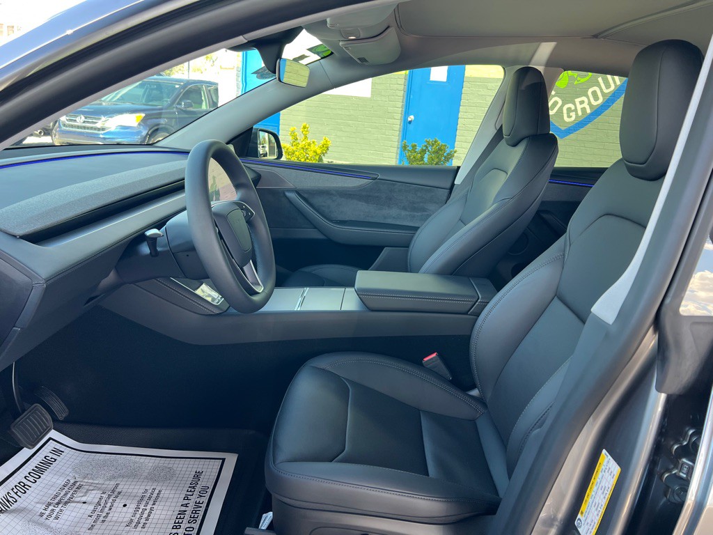 2026 Tesla Model Y Image 12