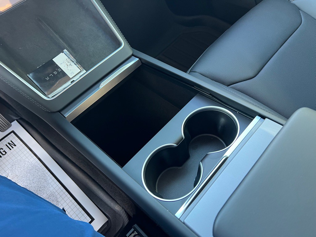 2026 Tesla Model Y Image 16