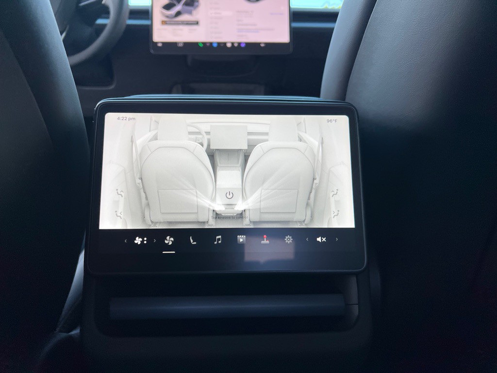 2026 Tesla Model Y Image 19