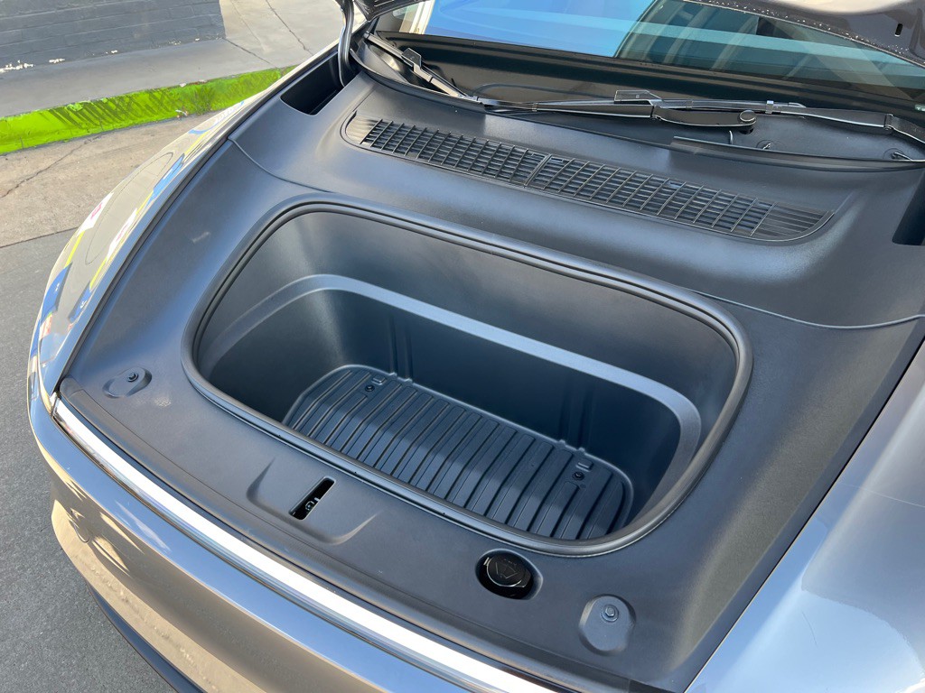 2026 Tesla Model Y Image 21