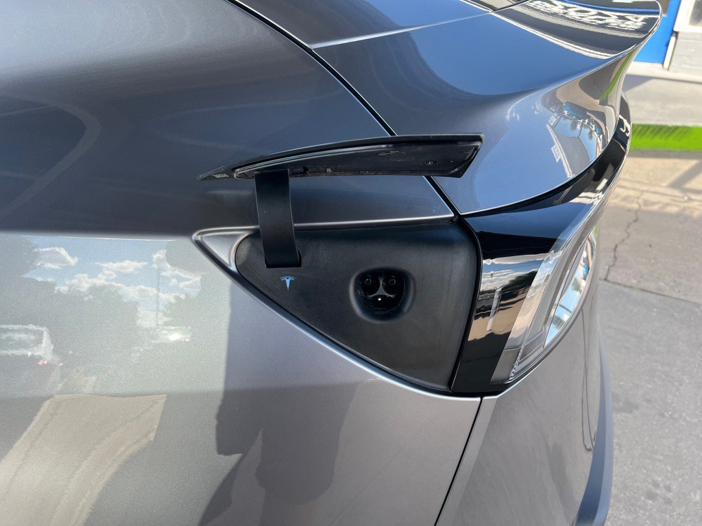 2026 Tesla Model Y Image 22