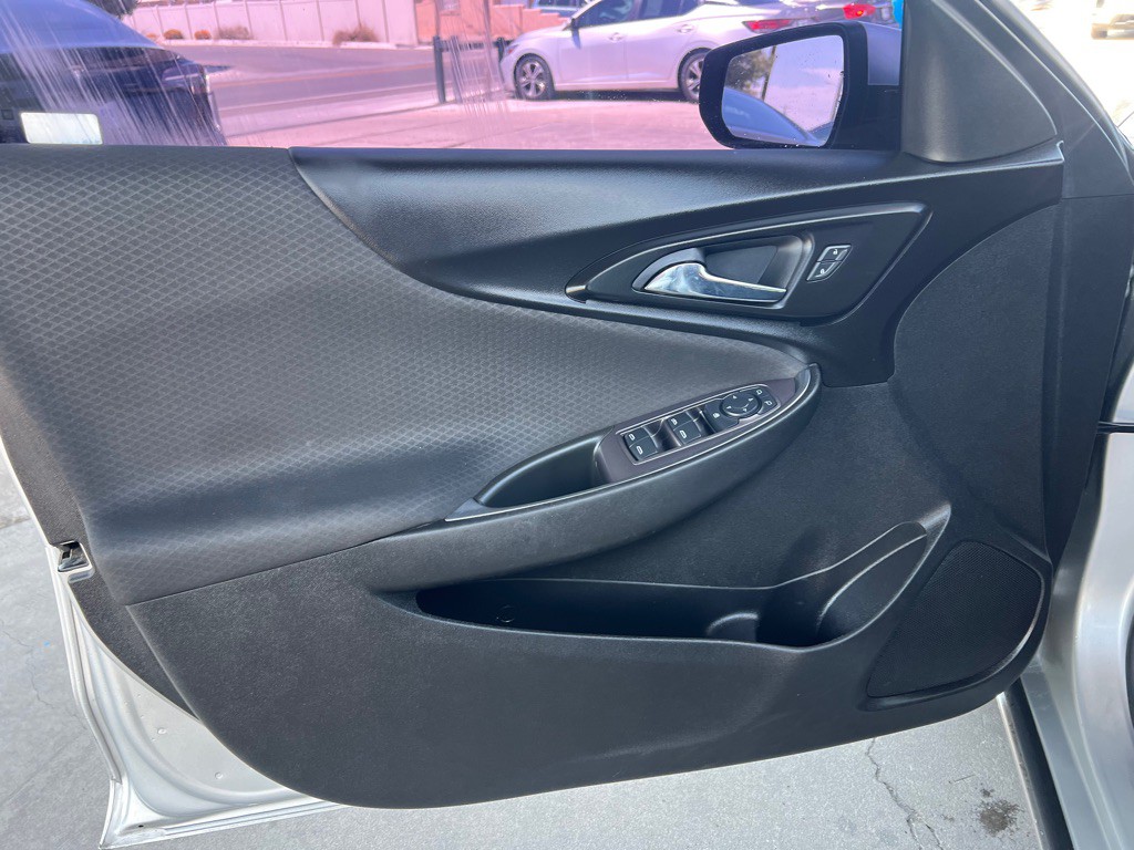 2018 Chevrolet Malibu Image 10