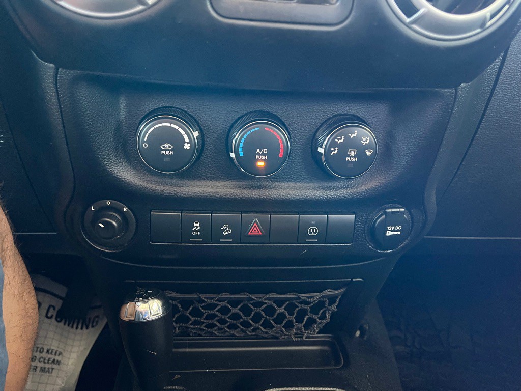 2015 Jeep Wrangler Unlimited Image 16