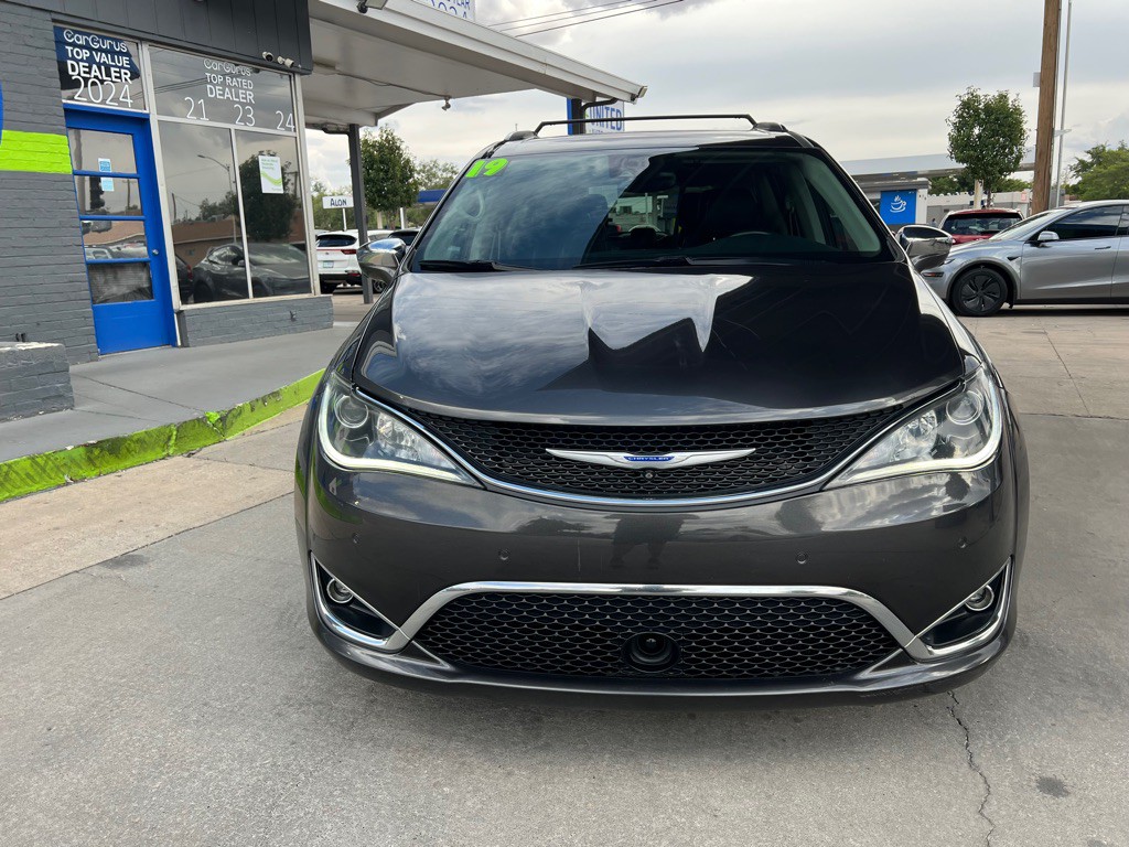 2019 Chrysler Pacifica Image 2