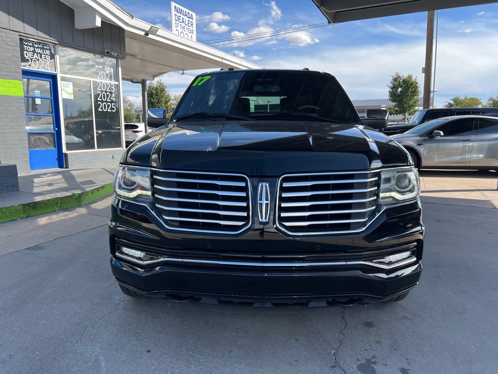 2017 Lincoln Navigator Image 2