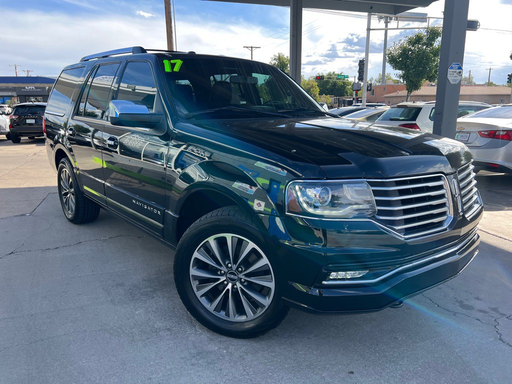 2017 Lincoln Navigator Image 3