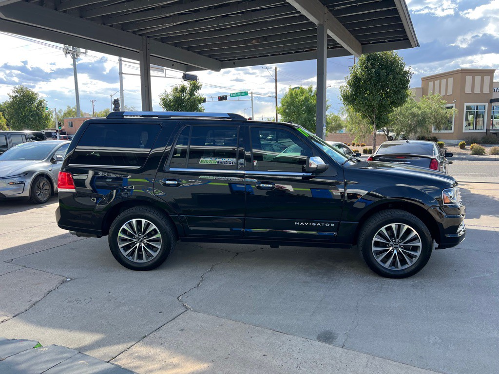 2017 Lincoln Navigator Image 4