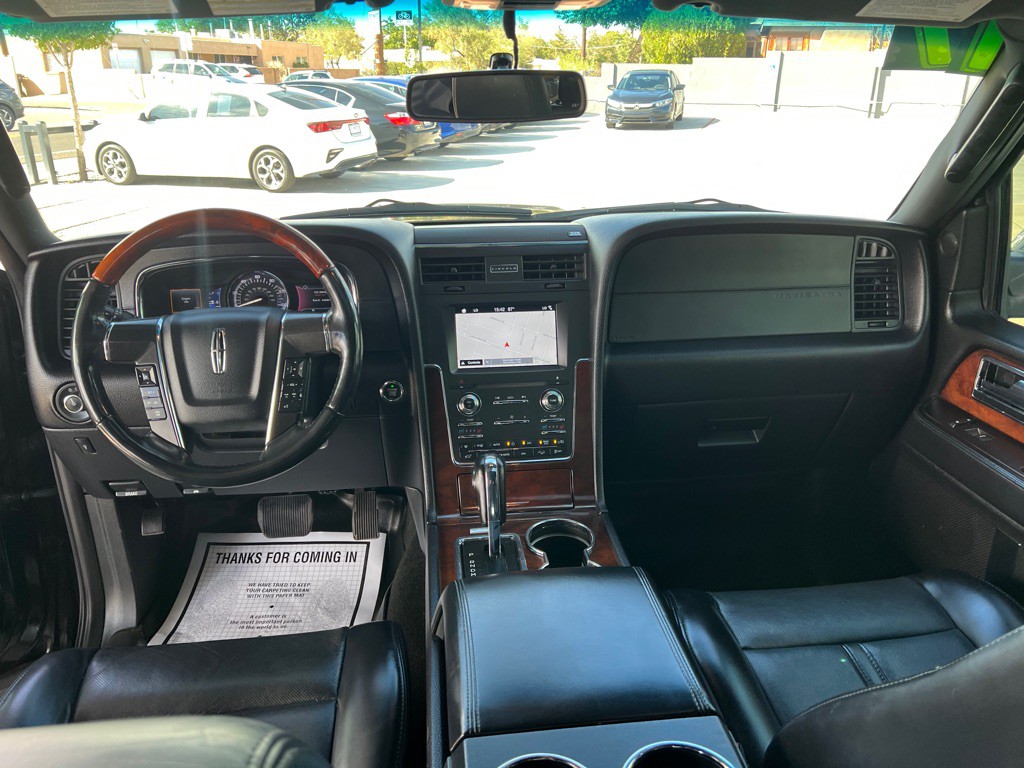 2017 Lincoln Navigator Image 9