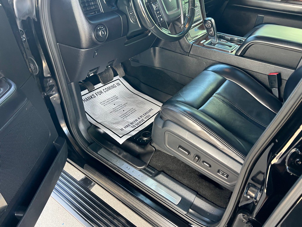 2017 Lincoln Navigator Image 11