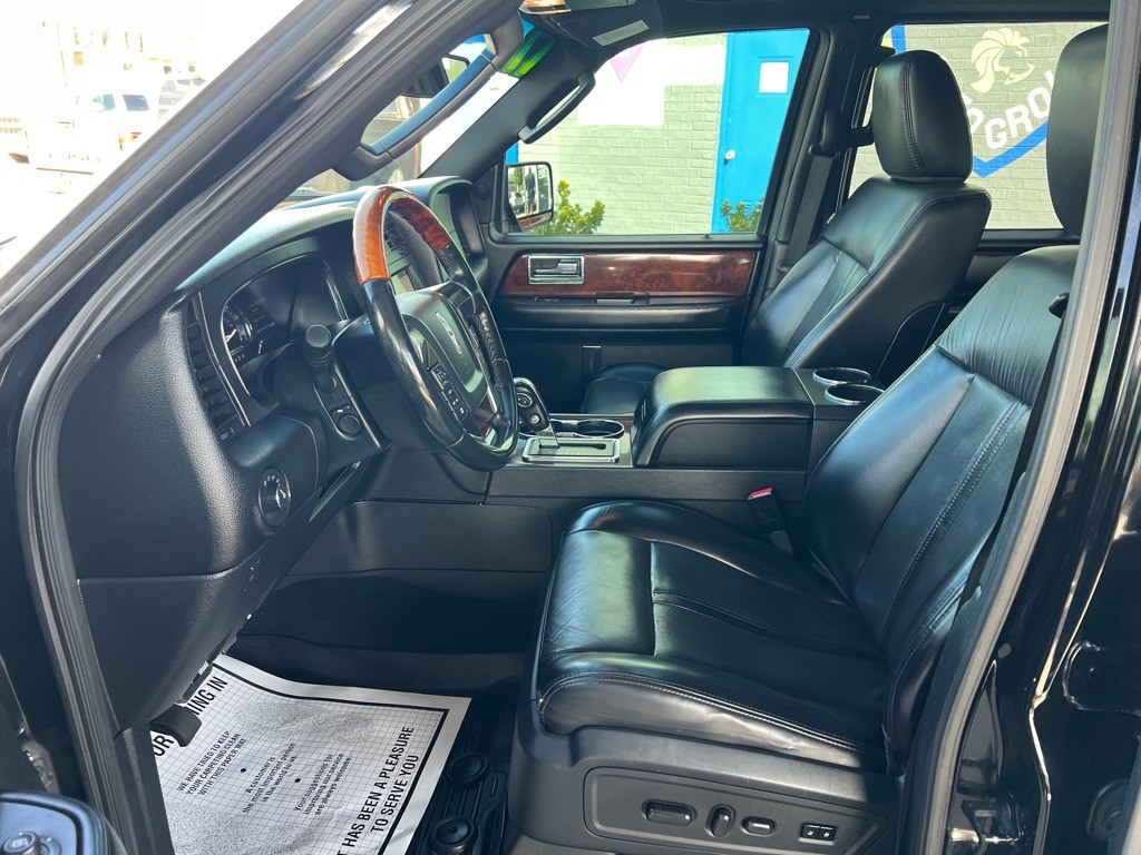 2017 Lincoln Navigator Image 12