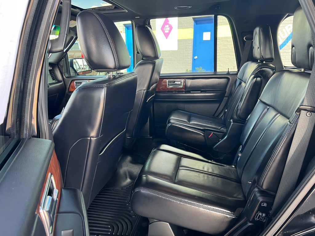 2017 Lincoln Navigator Image 13