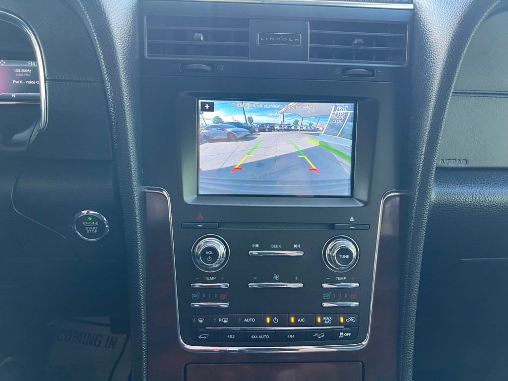 2017 Lincoln Navigator Image 16