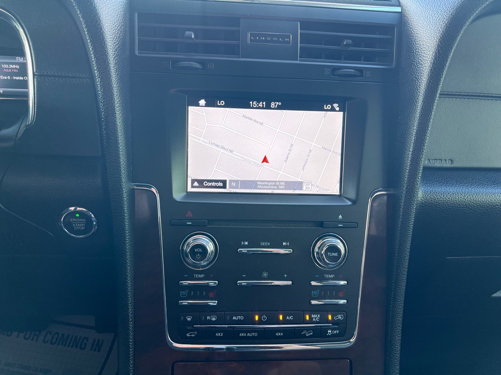 2017 Lincoln Navigator Image 17