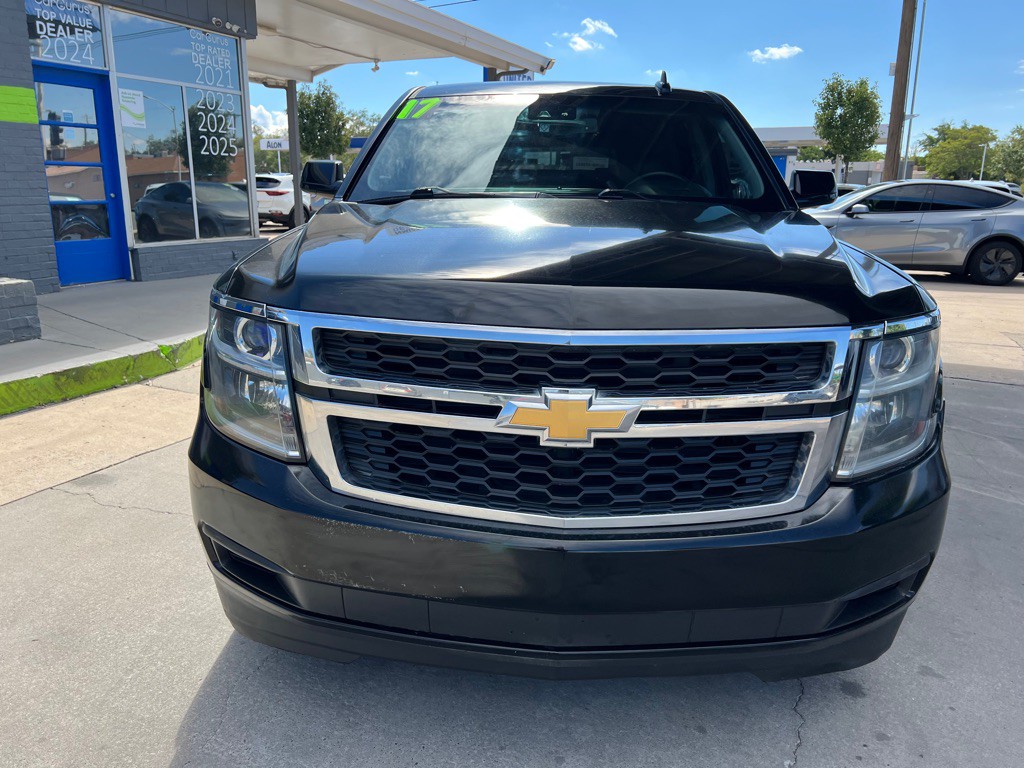 2017 Chevrolet Suburban Image 2