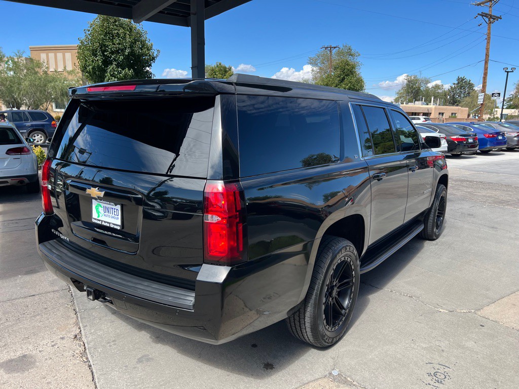 2017 Chevrolet Suburban Image 5