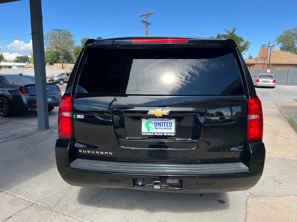 2017 Chevrolet Suburban Image 6