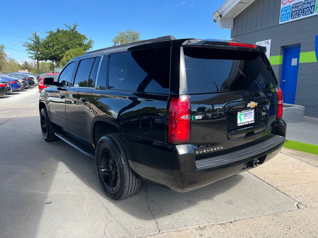 2017 Chevrolet Suburban Image 7