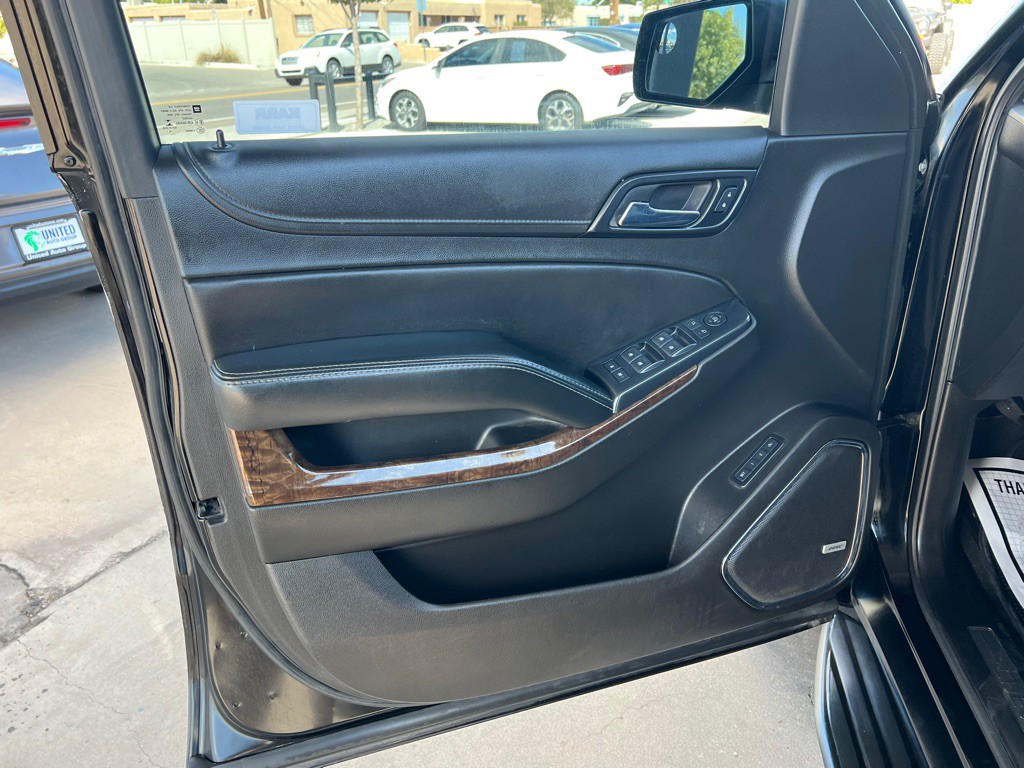 2017 Chevrolet Suburban Image 10