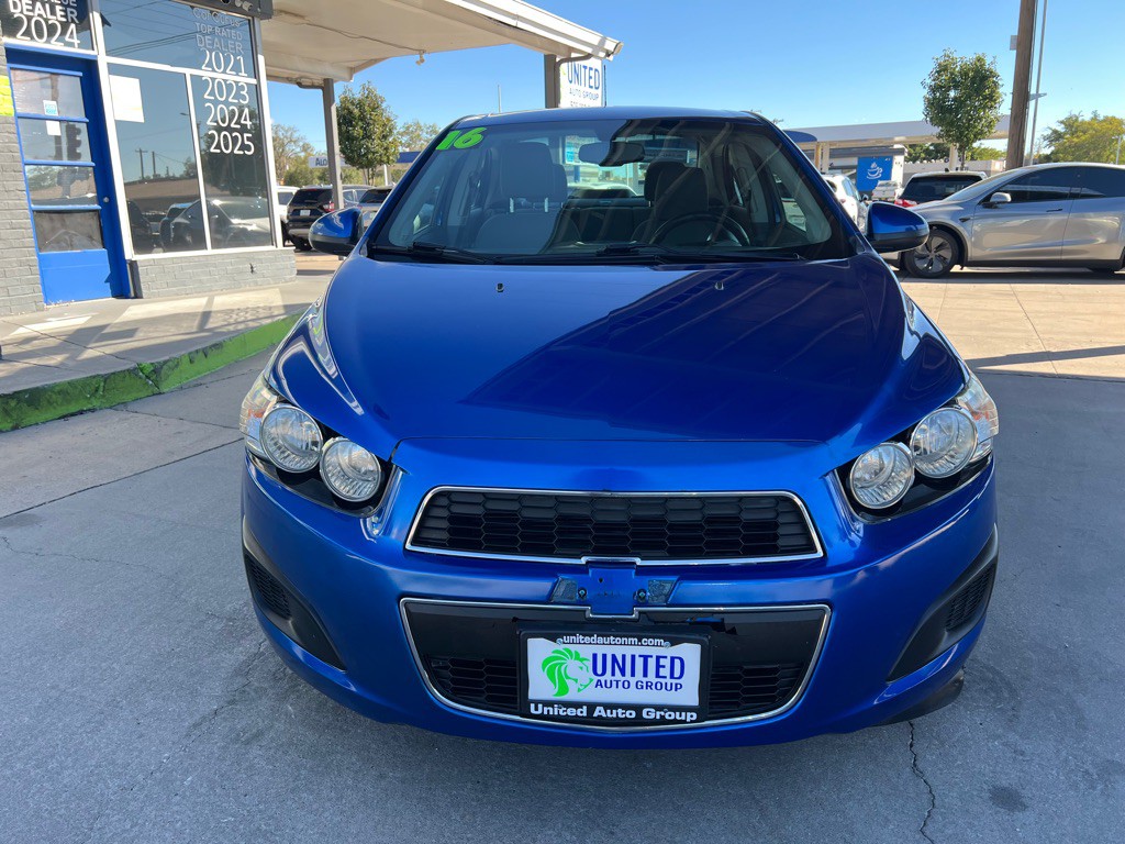 2016 Chevrolet Sonic Image 2