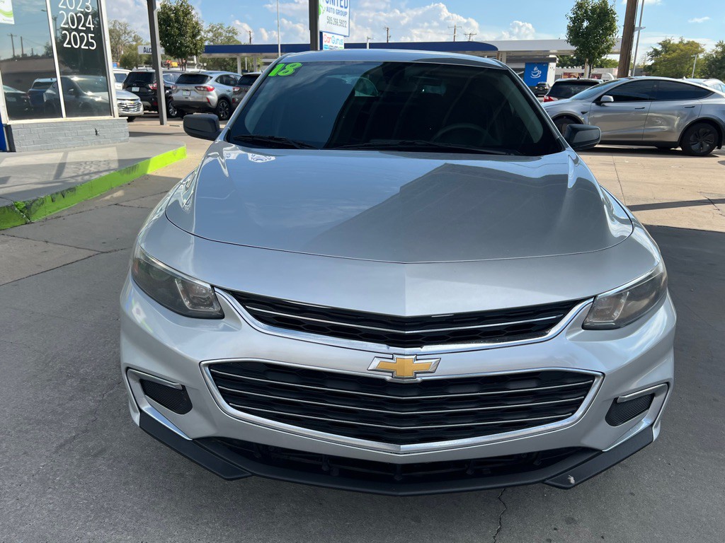 2018 Chevrolet Malibu Image 2