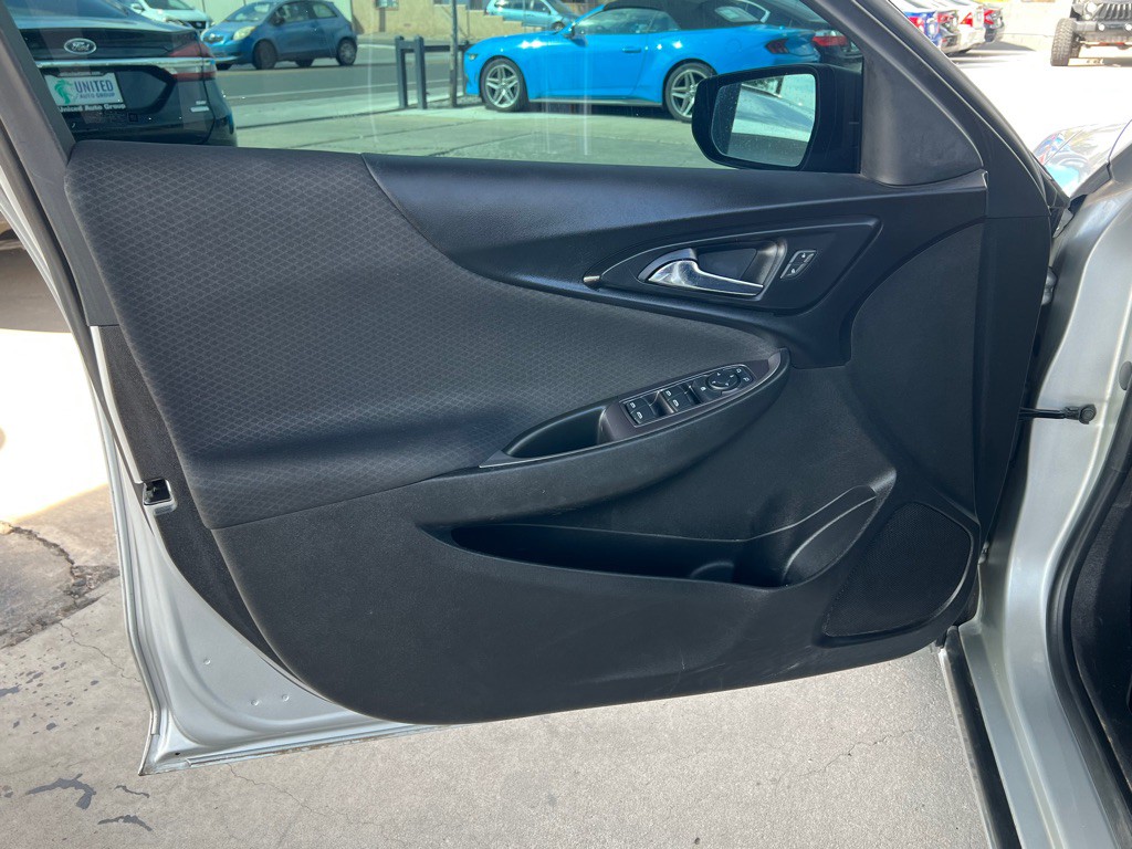 2018 Chevrolet Malibu Image 10