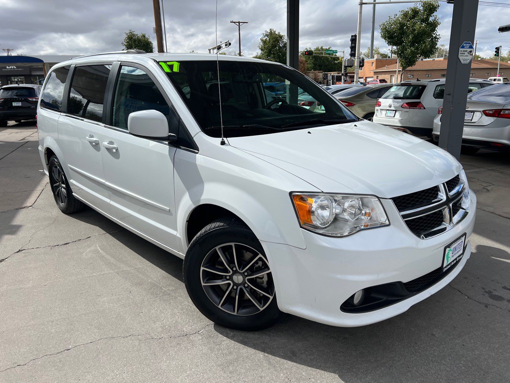 2017 Dodge Grand Caravan Image 3