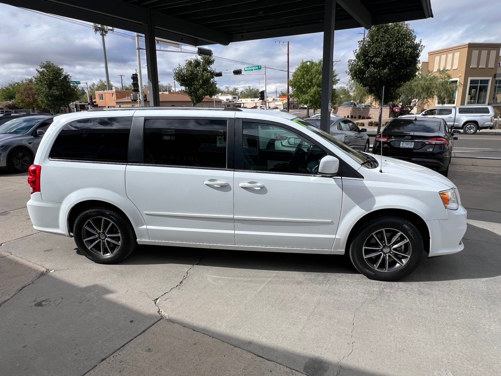 2017 Dodge Grand Caravan Image 4