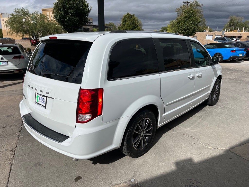 2017 Dodge Grand Caravan Image 5