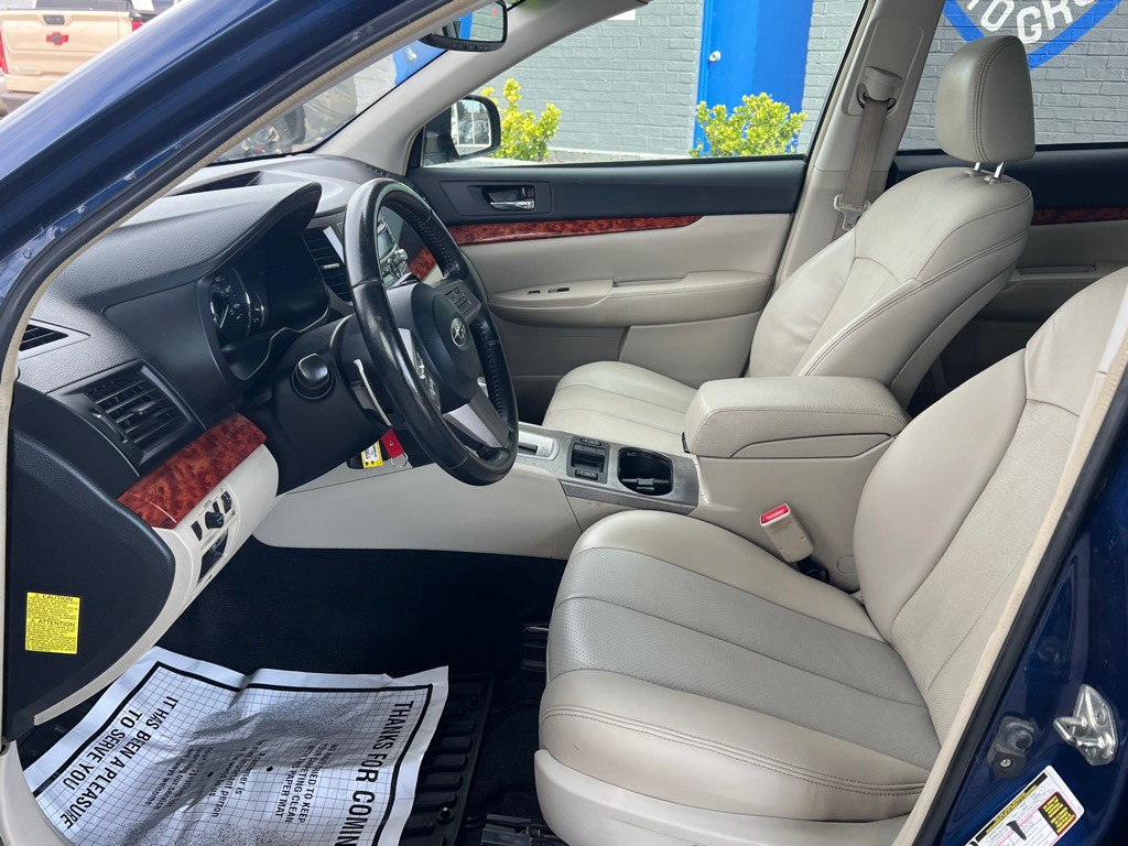 2010 Subaru Outback Image 12