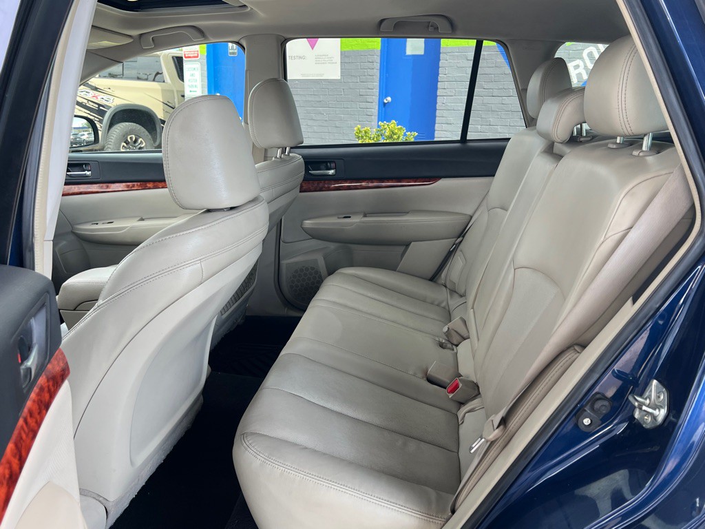 2010 Subaru Outback Image 13
