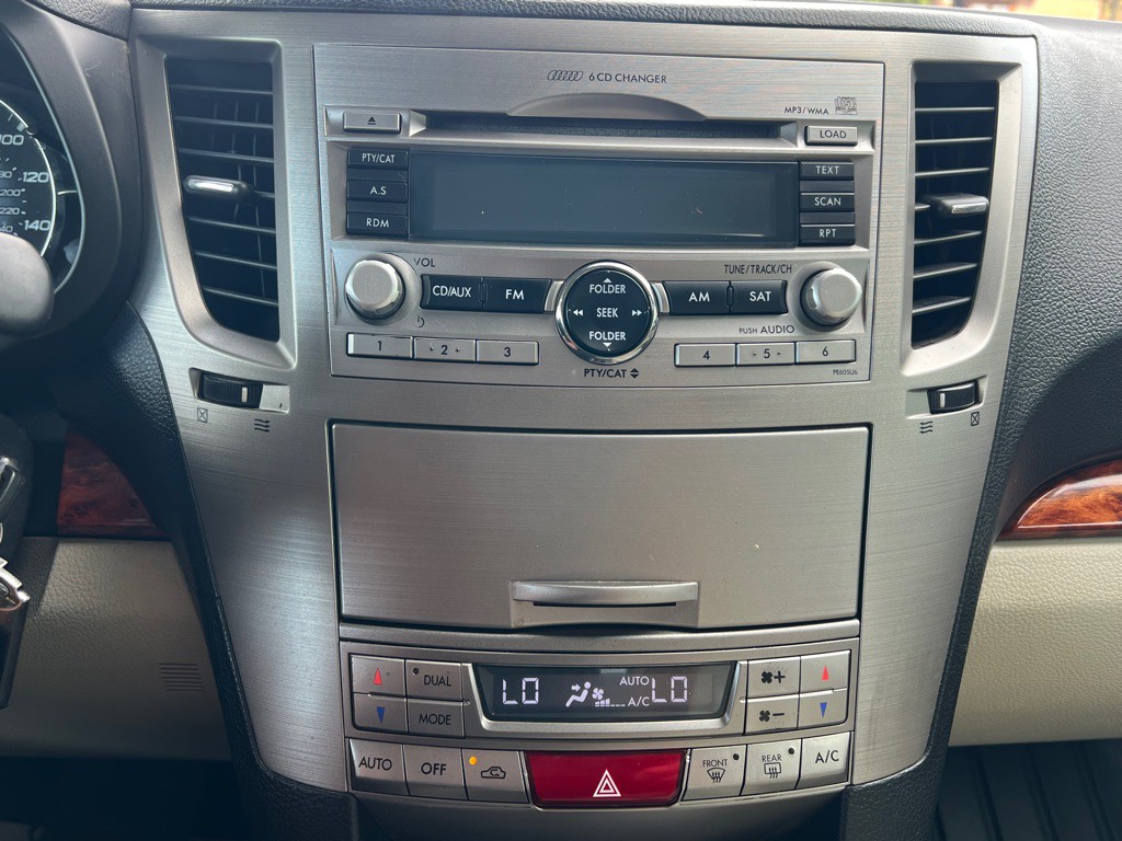 2010 Subaru Outback Image 15