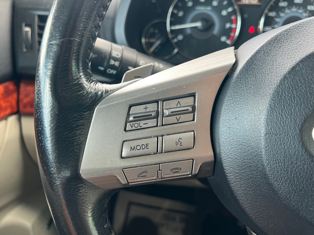 2010 Subaru Outback Image 17