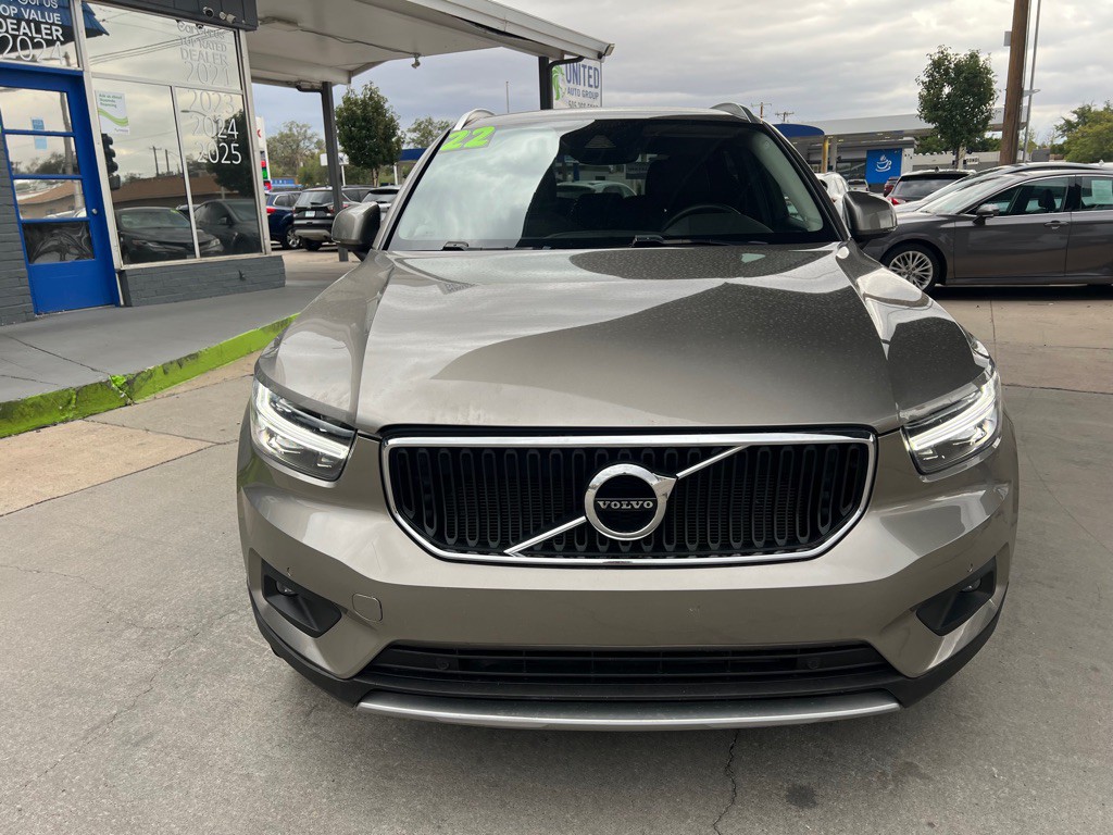 2022 Volvo XC40 Image 2