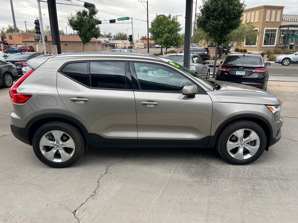 2022 Volvo XC40 Image 4