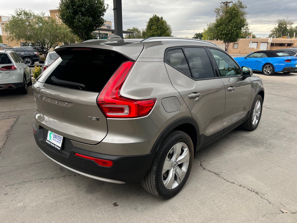2022 Volvo XC40 Image 5