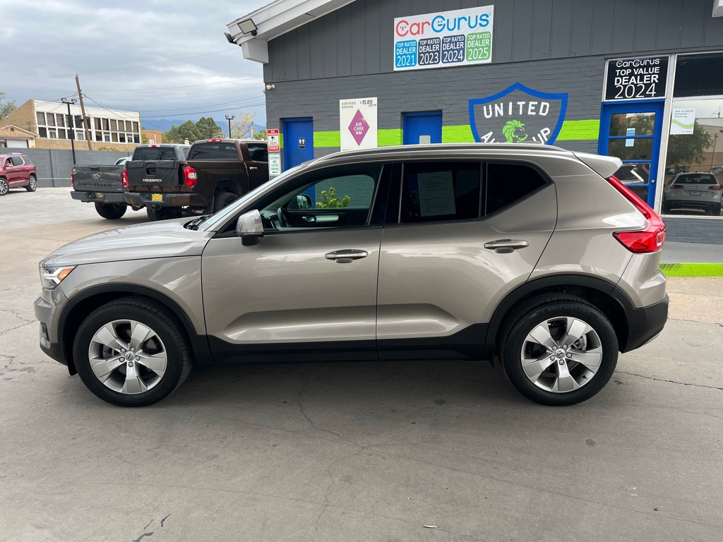 2022 Volvo XC40 Image 8