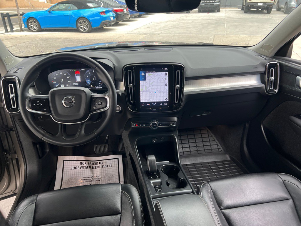 2022 Volvo XC40 Image 9