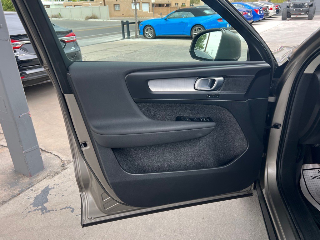 2022 Volvo XC40 Image 10