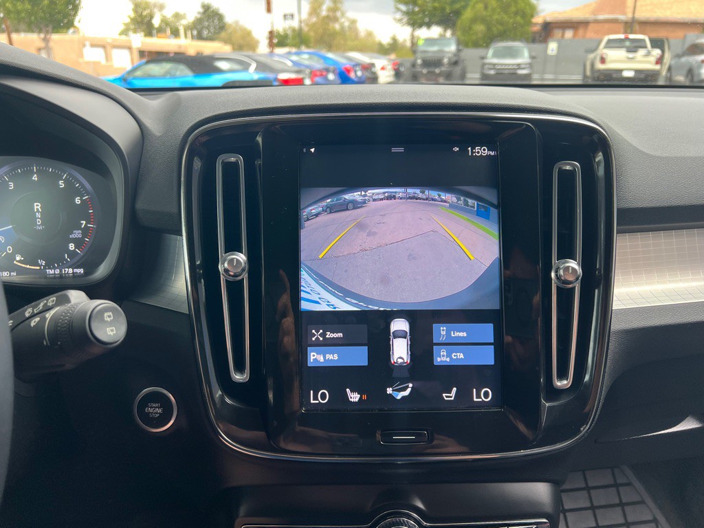 2022 Volvo XC40 Image 15
