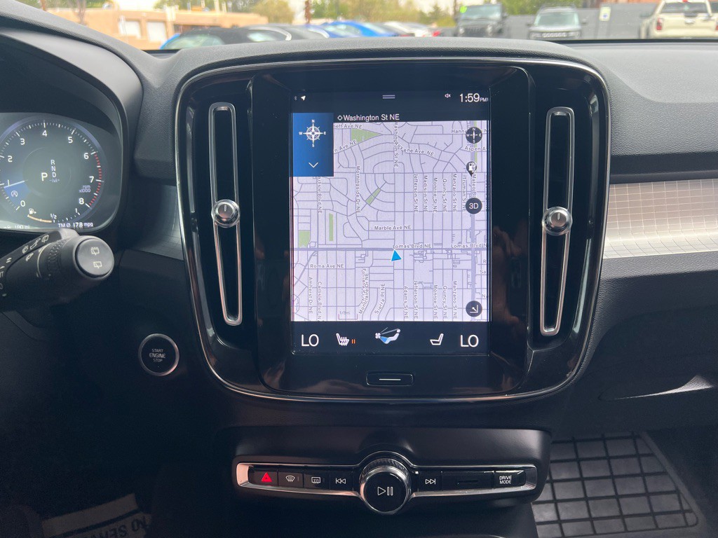 2022 Volvo XC40 Image 16