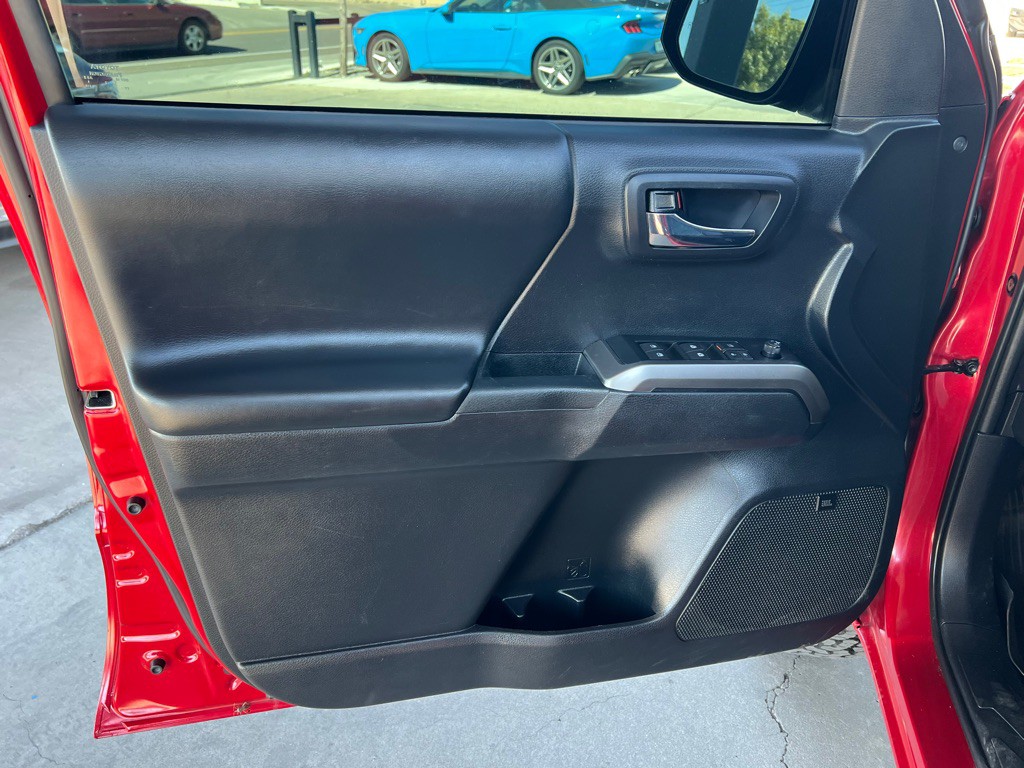 2019 Toyota Tacoma Image 10