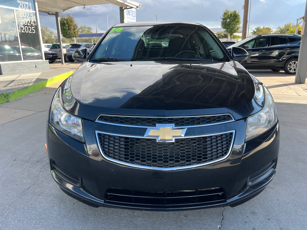 2014 Chevrolet Cruze Image 2