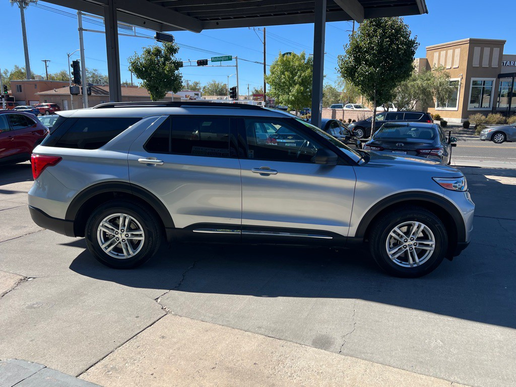 2020 Ford Explorer Image 4