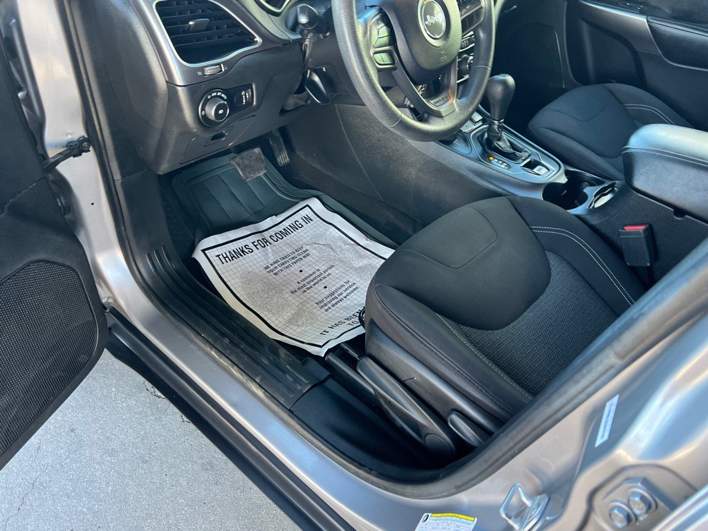 2019 Jeep Cherokee Image 11