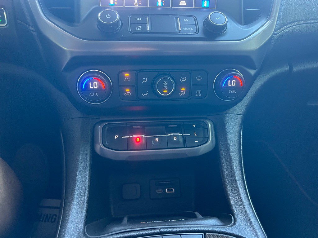 2021 GMC Acadia Image 17